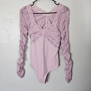 Intimately Free People NWOT Women's Small Lavender Lace Ruched Sleeve Bodysuit